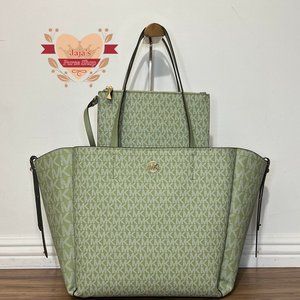 💚Michael Kors Signature PVC Leather Purse & Wristlet💚